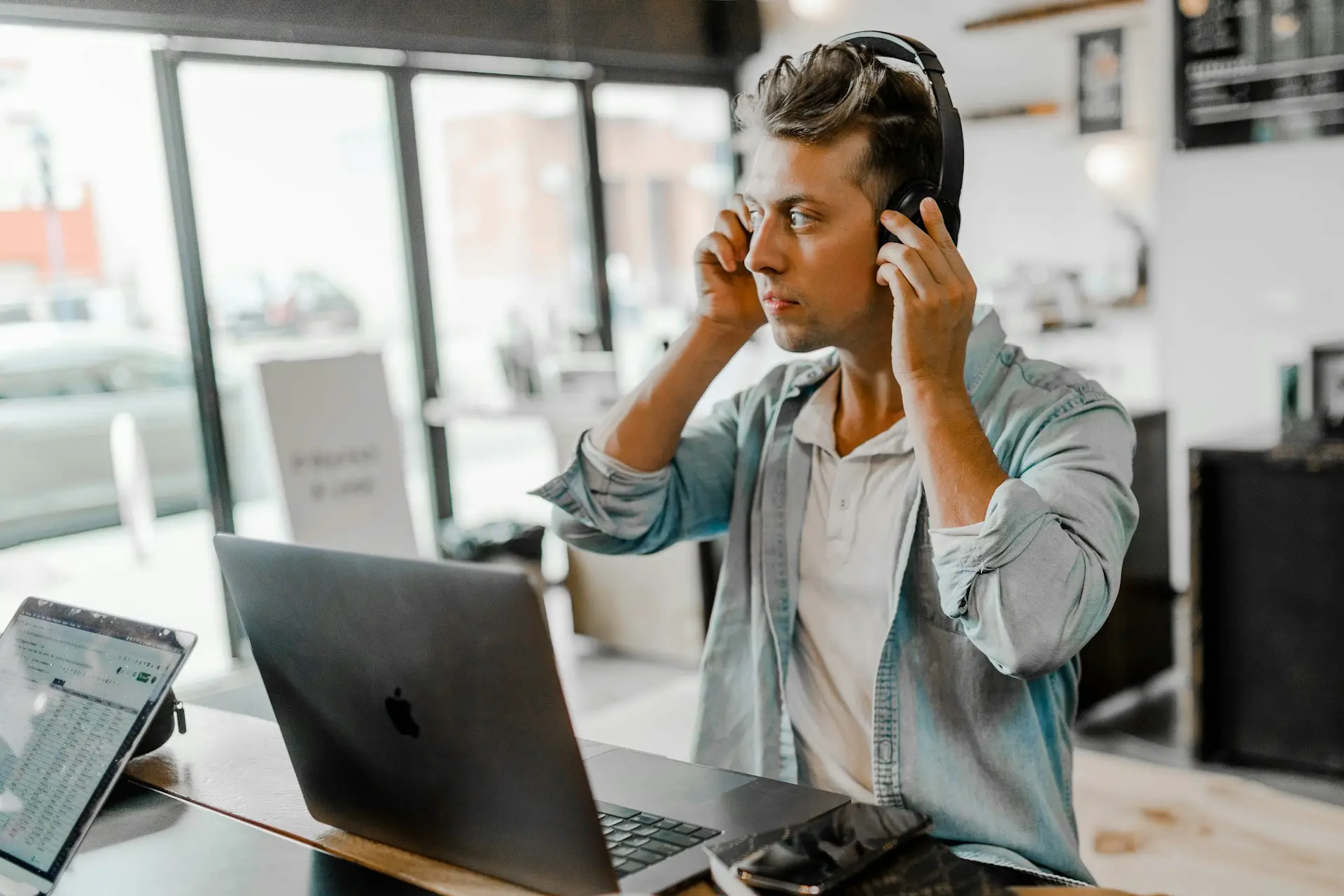 Outsourcing or Offshore staff working Outsourcing or Offshore staff working