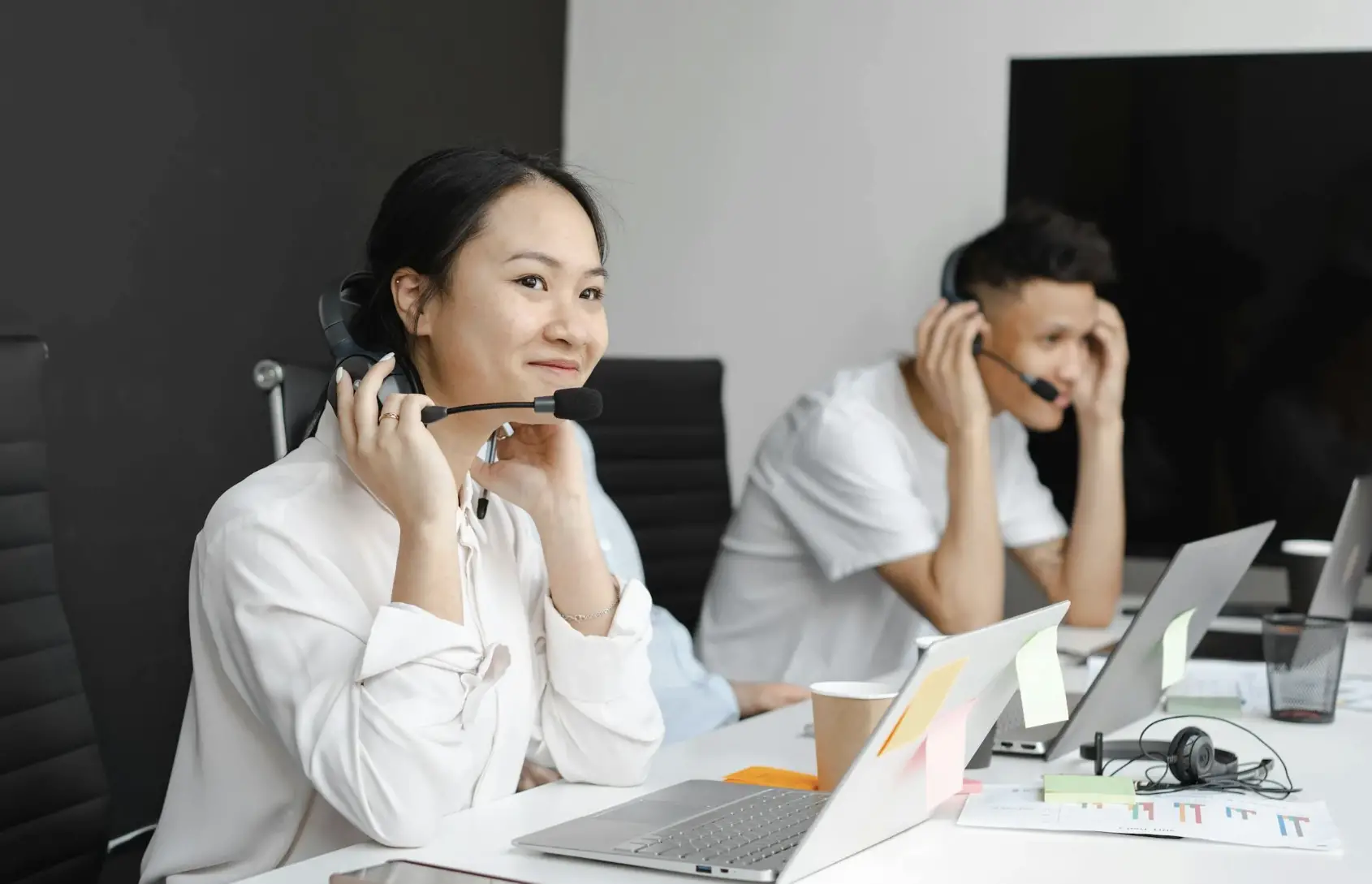 Offshore Quality Outsourced Teams Driving Healthcare Growth 2025 Healthcare professionals in an offshore support team environment, showcasing collaboration and efficiency from quality outsourced teams.