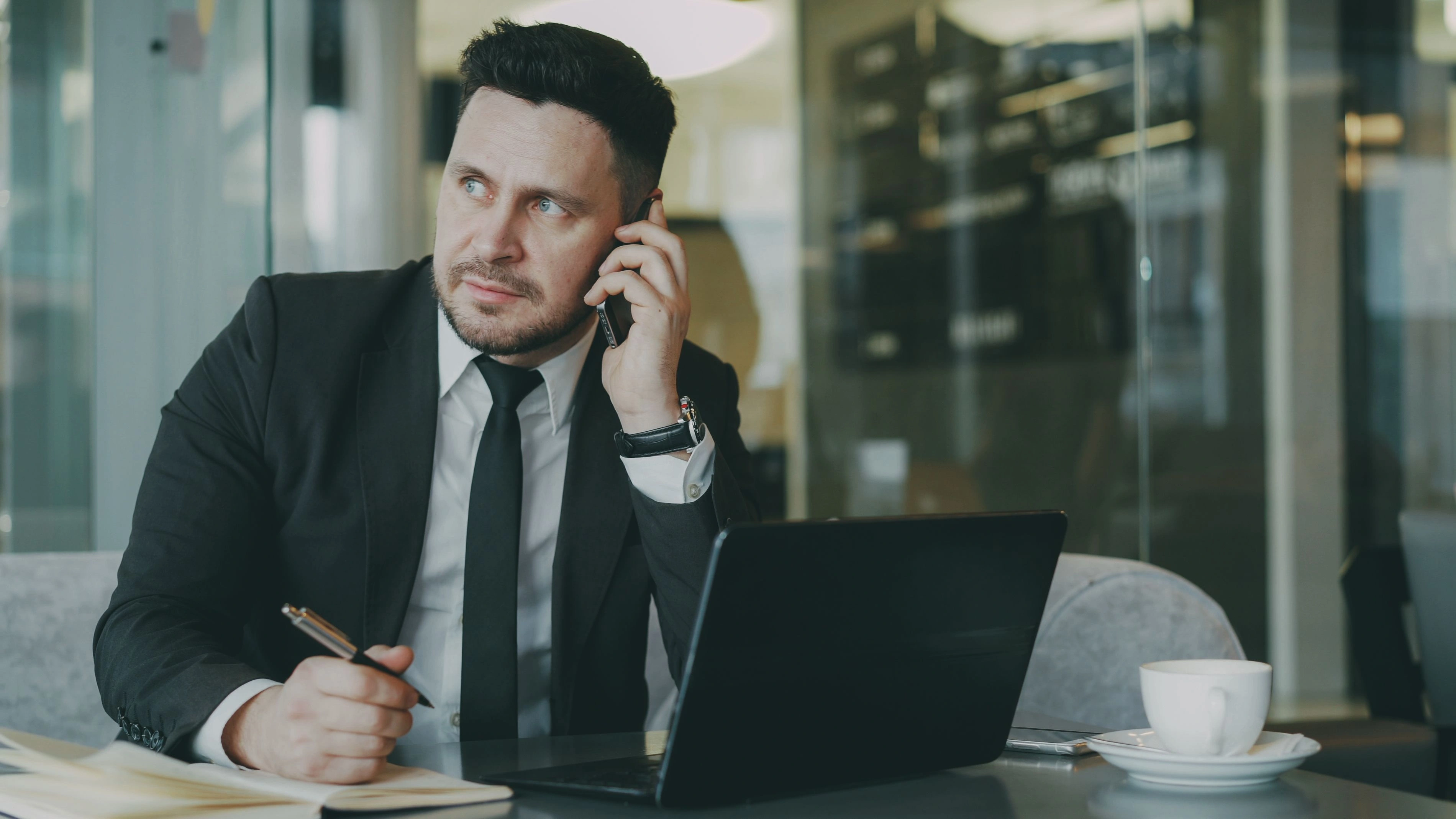 How Virtual Assistants Support Busy CEOs